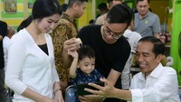 Memiliki jabatan yang terpandang tidak membuat Selvi Ananda tinggi hati. Ia justru dikenal sederhana. Hal itu terlihat dari gaya kulinerannya. Foto: Instagram
