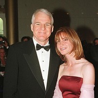 Komedian Steve Martin ternyata pernah berkuliah jurusan filsafat. Ia merupakan lulusan California State University Long Beach dan sempat ingin jadi guru untuk mengajar filsafat ketimbang menjadi aktor. Foto: Getty Images/Michael Smith
