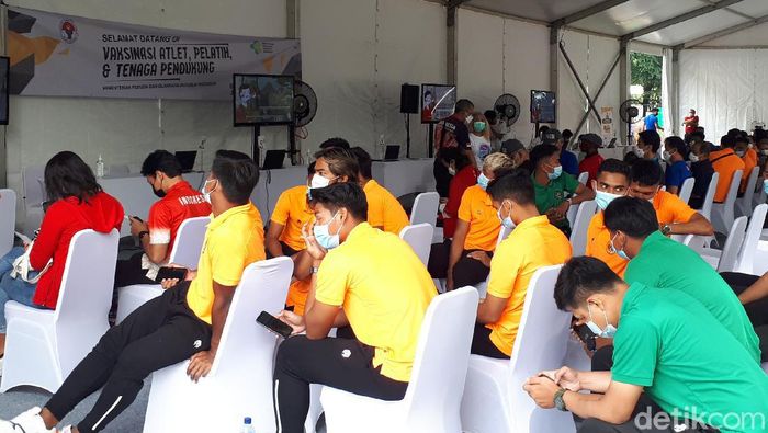 Vaksinasi COVID-19 buat Atlet Vaksinasi COVID-19 buat Atlet di Istora Senayan, Jumat (26/2).