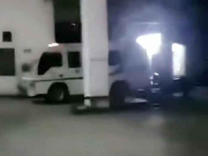Viral sirene ambulans bunyi sendiri di parkiran