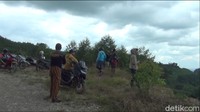 Pihak pengelola optimistis air terjun di Desa Sanggulan itu bakal menarik wisatawan lebih banyak jika dikelola dengan serius. Sebab, kawasan ini sangat dekat dengan desa wisata masyarakat adat Dayak Lekak Kidau. (Suriyatman/detikTravel)