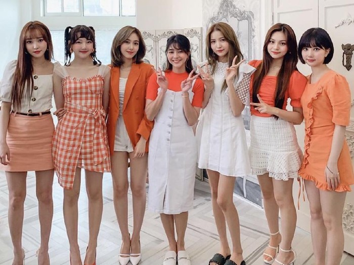 Amelia Tantono bersama para member girlband KPop GFRIEND. Foto: Dok. Pribadi Amelia Tantono Amelia Tantono bersama para member girlband KPop GFRIEND. Foto: Dok. Pribadi Amelia Tantono