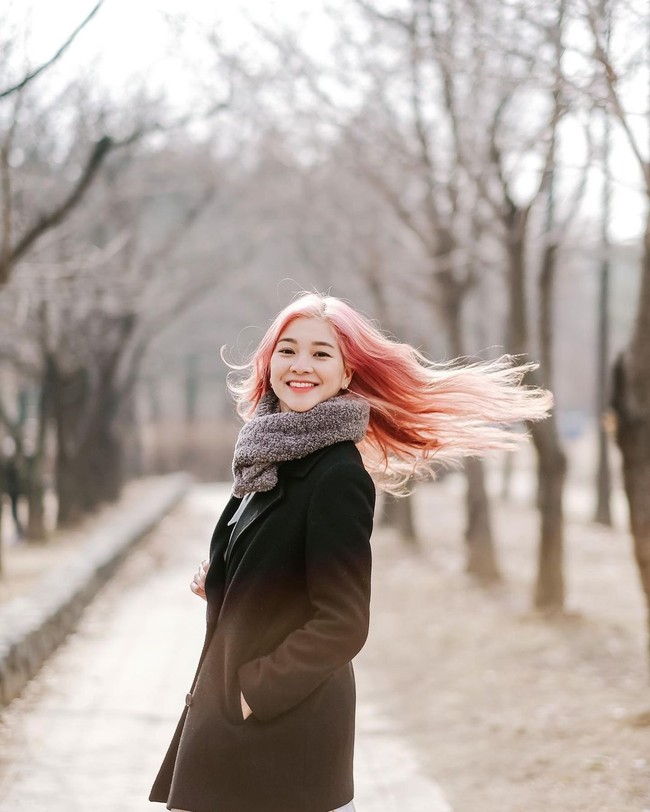 Belakangan, cuplikan drama Korea Lunch Box yang dibintangi Amelia Tantono dan Ji Soo kembali jadi viral di TikTok. Ia berperan sebagai Yulia, mahasiswa Indonesia yang belajar di Korea. Foto: Instagram/@amelia_tantono