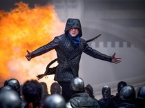 Sinopsis Robin Hood (2018), Aksi Pemanah Bertudung Hadapi Pemerintah Korup
