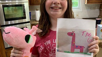 Jerapah pink. Foto: Brightside