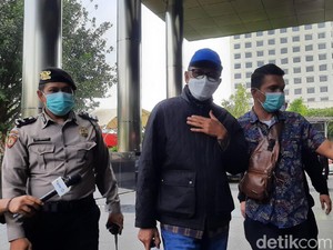 Gubernur Sulsel Nurdin Abdullah Tiba di KPK: Saya Lagi Tidur Dijemput
