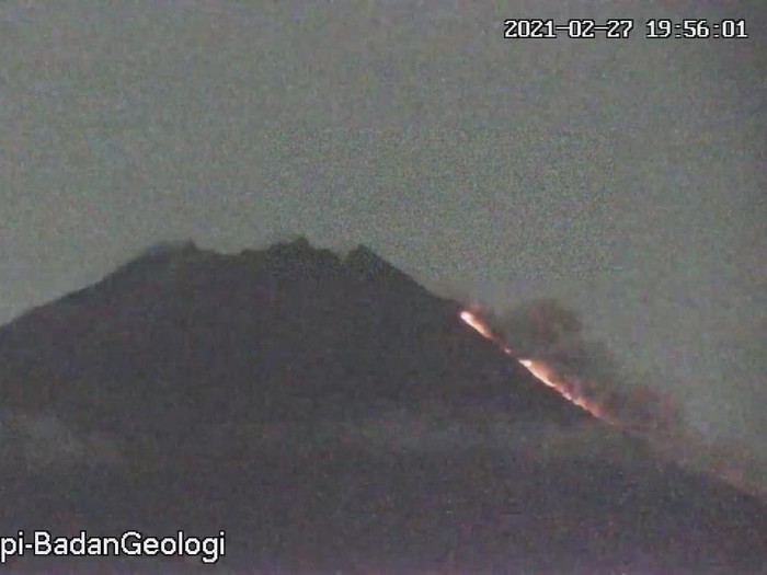 Gunung Merapi erupsi malam ini, Sabtu (27/2/2021).