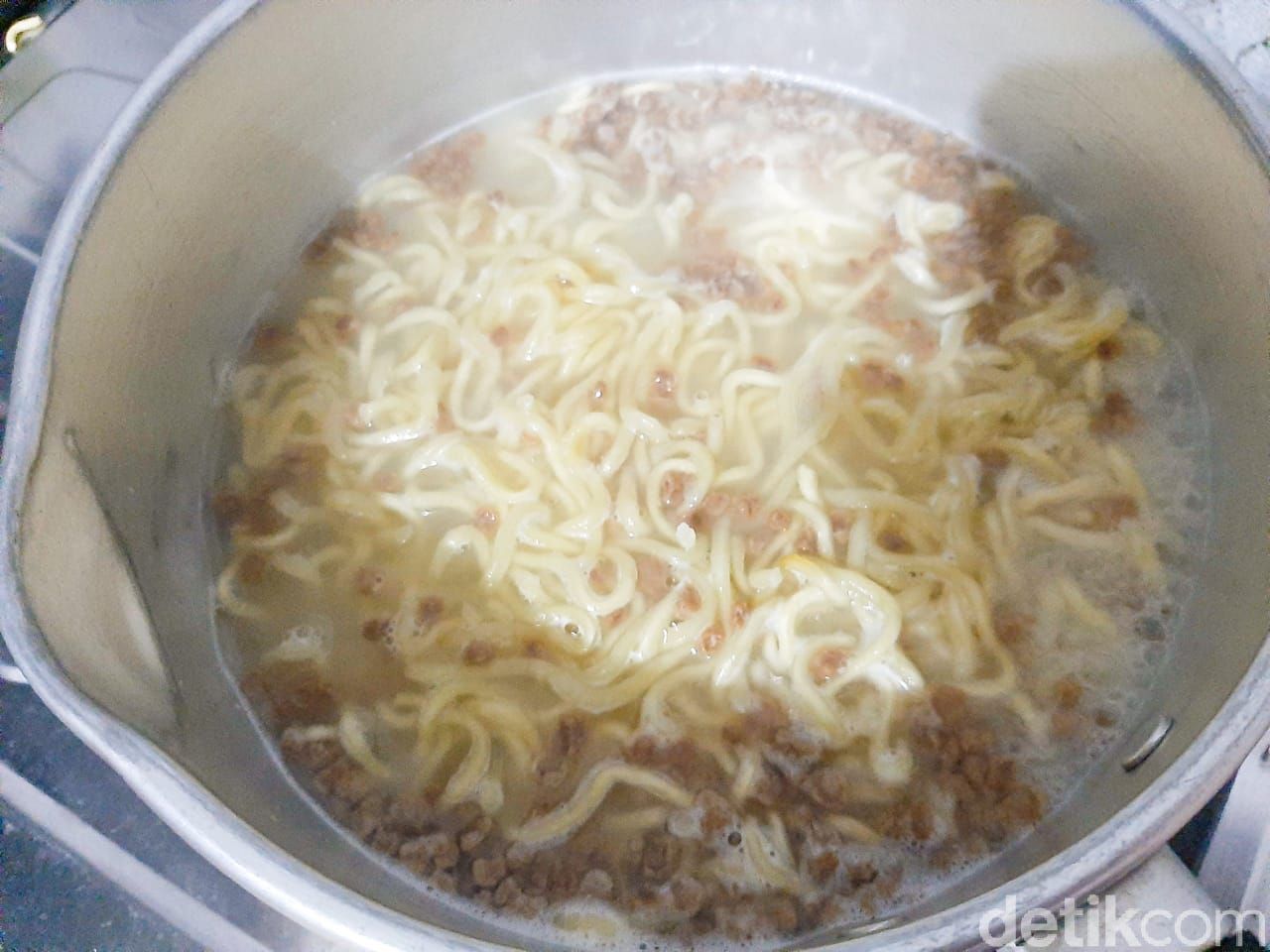 indomie mieghetti rasa spaghetti bolognese
