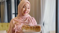 Roti sobek isi cokelat ini adalah kiriman Ayu Dewi. Ya Chacha tiba-tiba ngidam mau makan roti sobek malam-malam. Akhirnya Ayu Dewi mengirimkan roti khusus untuk Chacha.  Foto: instagram @chafrederica