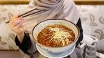 Jadi Istri Bupati Kendal, Intip Cantiknya Chacha Frederica Saat Belanja dan Makan Kue