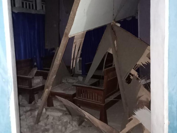 Kerusakan bangunan akibat gempa Halmahera Selatan