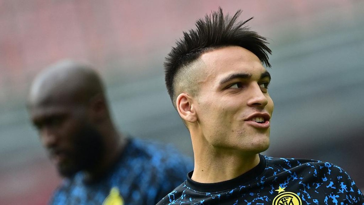 Striker Inter Milan Lautaro Martinez sudah lebih kalem karena bantuan psikolog dan kelahiran putrinya. (Foto: AFP/MIGUEL MEDINA)