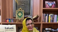 Istri Nurdin Abdullah ini juga pernah mendapatkan kiriman madu yang berasal dari Luwuk. Produk madu ini adalah produk UMKM lokal. Foto: Instagram @lies_nurdin