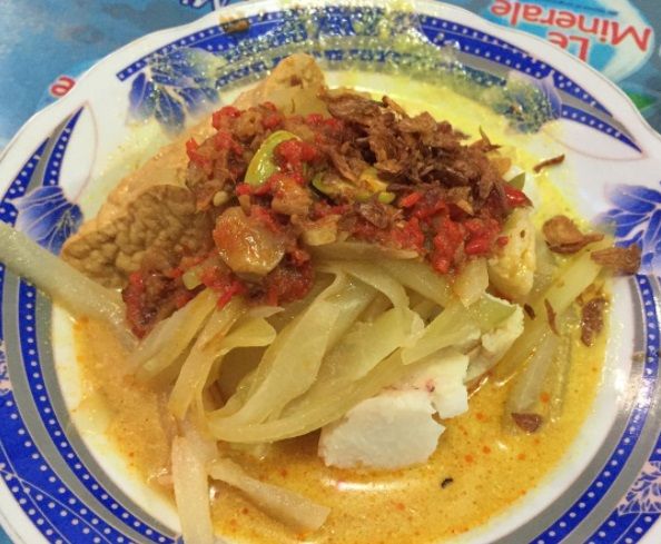 lontong cap go meh enak di jakarta