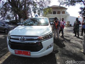 Ini Alasan Gibran Gunakan Mobil Dinas untuk Angkut Beras