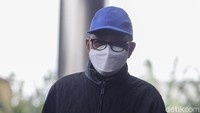 Menurut Vero, OTT merupakan operasi yang menangkap seseorang saat sedang melakukan tindak pidana. Sementara Nurdin saat dijemput KPK sedang berada di Rujab.