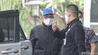 Pantauan di lokasi, mobil yang membawa Nurdin Abdullah tiba di gedung KPK, Jl Kuningan Persada, Jakarta, Sabtu (27/2/2021) pukul 09.40 WIB.