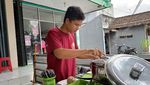 Sedapnya Bakso Lava Isi Keju Leleh dengan Guyuran Sambal