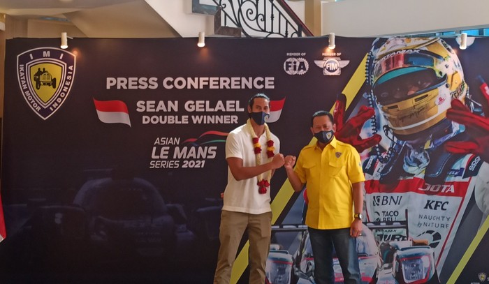 Pembalap muda Indonesia, Sean Gelael  bersama Ketua MPR Bambang Soesatyo