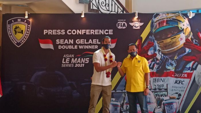 Pembalap muda Indonesia, Sean Gelael bersama Ketua MPR Bambang Soesatyo Pembalap muda Indonesia, Sean Gelael bersama Ketua MPR Bambang Soesatyo