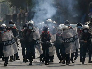 Polisi Bubarkan Demonstran di Myanmar dengan Tembakan, Seorang Tewas