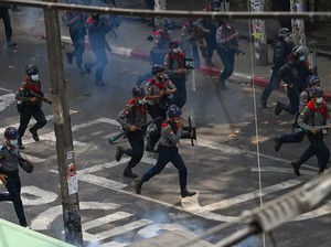1 Wanita Tewas Tertembak Saat Polisi Myanmar Bubarkan Demonstran Antikudeta