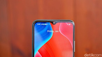Mengusung notch tetesan air dengan ukuran 8MP. Foto: Adi Fida Rahman/detikINET