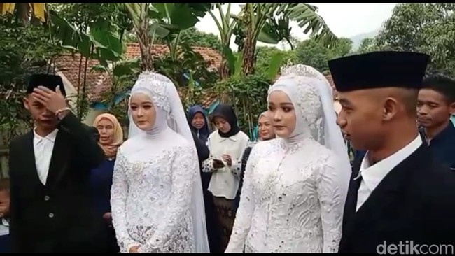 Adalah pria bernama Ellwanda Julianop Hidayat dan kembarangannya Ellwindi Julianfi Hidayat menikah dengan adik kakak kembar Rani dan Rina. Ellwanda menikahi Rani Nurhaeni, sedangkan adiknya Ellwindi Julianfi Hidayat menikahi Rina Nurhayati. Foto: Muhamad Rizal.