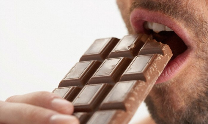 Suami Ini Salahkan Istrinya Gegara Tak Bisa Berhenti Makan Cokelat Suami Ini Salahkan Istrinya Gegara Tak Bisa Berhenti Makan Cokelat