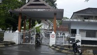 Suasana Rumah Jabatan Gubernur Sulsel pasca Gubernur Sulsel Nurdin Abdullah ditangkap di Makassar, Sulawesi Selatan, Sabtu (27/2/2021).