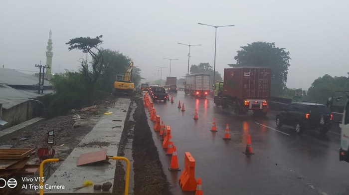 tol surabaya-gempol longsor