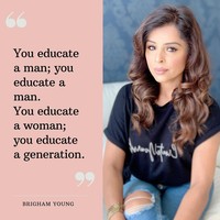 Aku sudah tidak bisa menghitung berapa kali aku diminta membuktikan usiaku dengan KTP. Orang-orang berpikir Angeli dan aku adalah saudari, yang mana memang bagus, tapi dia merasa itu memalukan, lanjut Veena. Foto: Dok. Instagram @makeup_by_veena