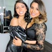 Walau senang sering disebut awet muda bahkan dikira kakak dari anaknya, Veena mengaku hal itu kadang bisa menyebalkan. Misalnya ketika pekerja supermarket memintanya untuk menunjukkan identitas saat membeli alkohol. Meski begitu, Veena menikmati reaksi mereka. Lucu melihat wajah mereka terkejut ketika melihat tanggal lahirku, ujar Veena. Foto: Dok. Instagram @makeup_by_veena