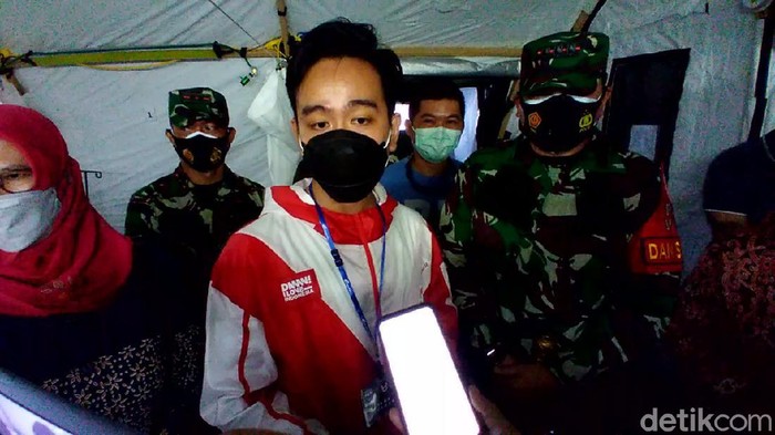 Walkot Solo Gibran Rakabuming Raka di Rumah Sakit Lapangan Benteng Vastenburg, Sabtu (27/2/2021).