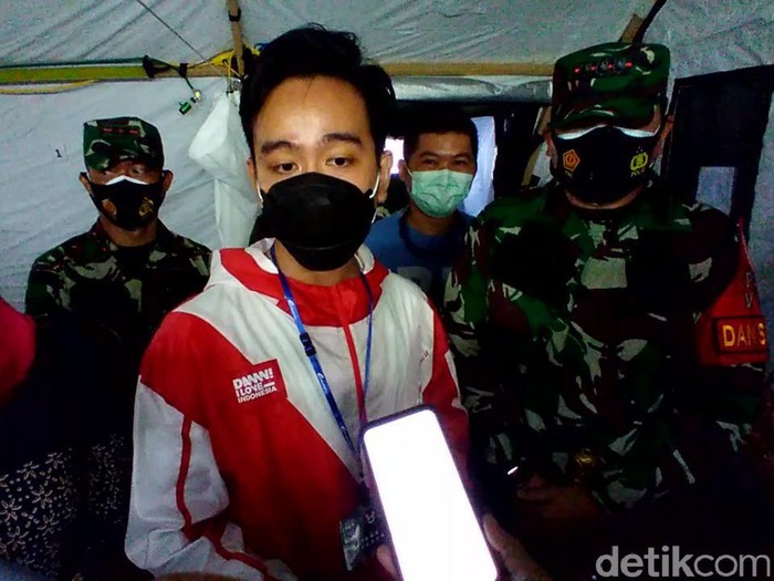 Walkot Solo Gibran Rakabuming Raka di Rumah Sakit Lapangan Benteng Vastenburg, Sabtu (27/2/2021).
