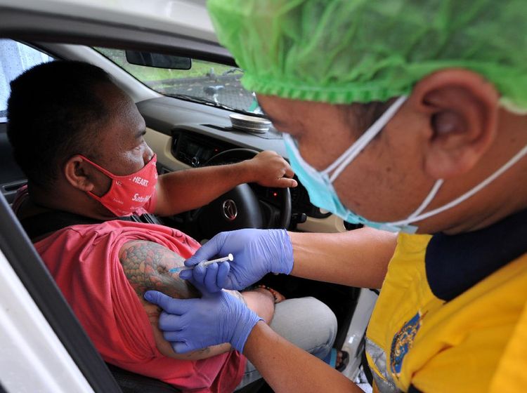 Ada Layanan Vaksinasi COVID-19 Drive Thru di Bali