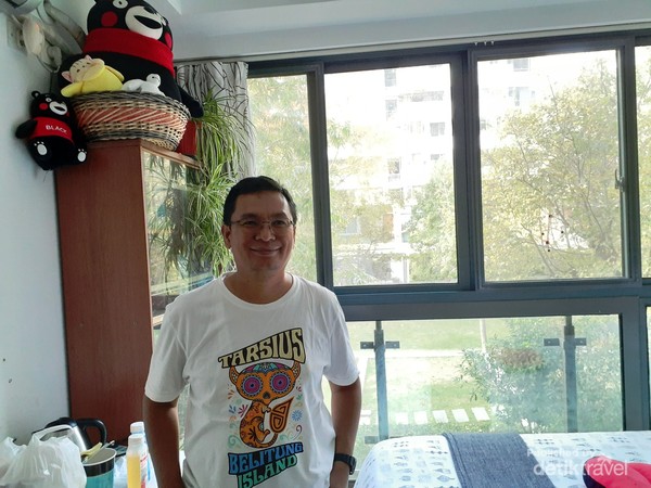 Pose dalam kamar lodge