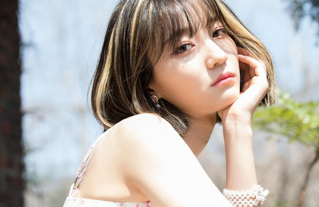 Binnie Oh My Girl juga memulai kariernya sebagai artis cilik sebelum debut jadi idola K-Pop.