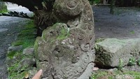 Tokoh masyarakat Dusun Krapyak, Desa Dompoyongan, Setyo Purwanto, mengatakan warga mengumpulkan batu batu candi itu bukan mencari. Yang berserakan hanya dikumpulkan agar tidak rusak. 