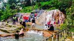 Curug Cipanas yang Segar dan Hangat di Bandung Barat