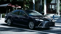 Daihatsu Motor Co., Ltd. di Jepang telah meng-upgrade sebagian fitur Daihatsu Altis. Sedan mewah kembaran Toyota Camry ini hadir dengan tampilan baru. Foto: Dok. Daihatsu