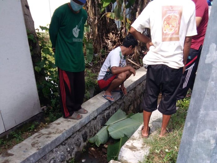 Dikira Saluran Air Mampet karena Sampah, Warga Justru Temukan Mayat Membusuk