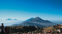 Terwujudnya geopark tersebut akan memicu pengembangan kawasan Dieng sebagai salah satu objek wisata strategis nasional agar ke depan lebih menarik bagi wisatawan, mendongkrak perekonomian daerah, dengan tetap memperhatikan kelestarian ekosistem dan lingkungan. Dok. Unsplash