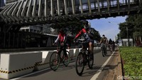 Tak heran, sejumlah pesepeda kerap terlihat wara-wiri di ruas-ruas jalan Ibu Kota.