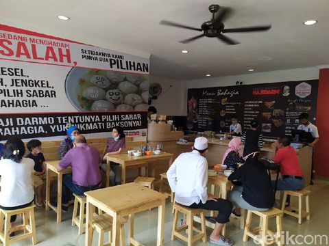 Joko Suroso Dulu Pengacara Perlente, Kini Jualan Bakso dan Sate