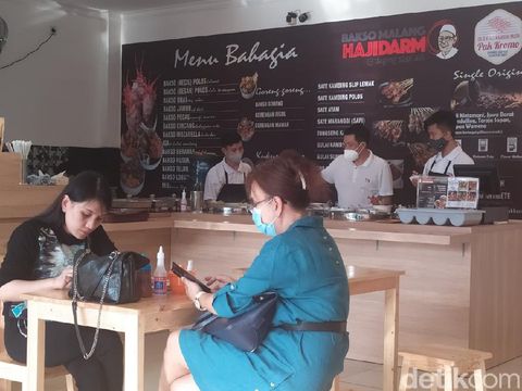 Joko Suroso Dulu Pengacara Perlente, Kini Jualan Bakso dan Sate