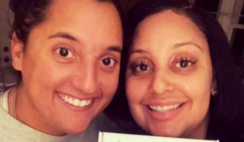 Julia Tinetti Julia Tinetti (kiri) dan Cassandra Madison