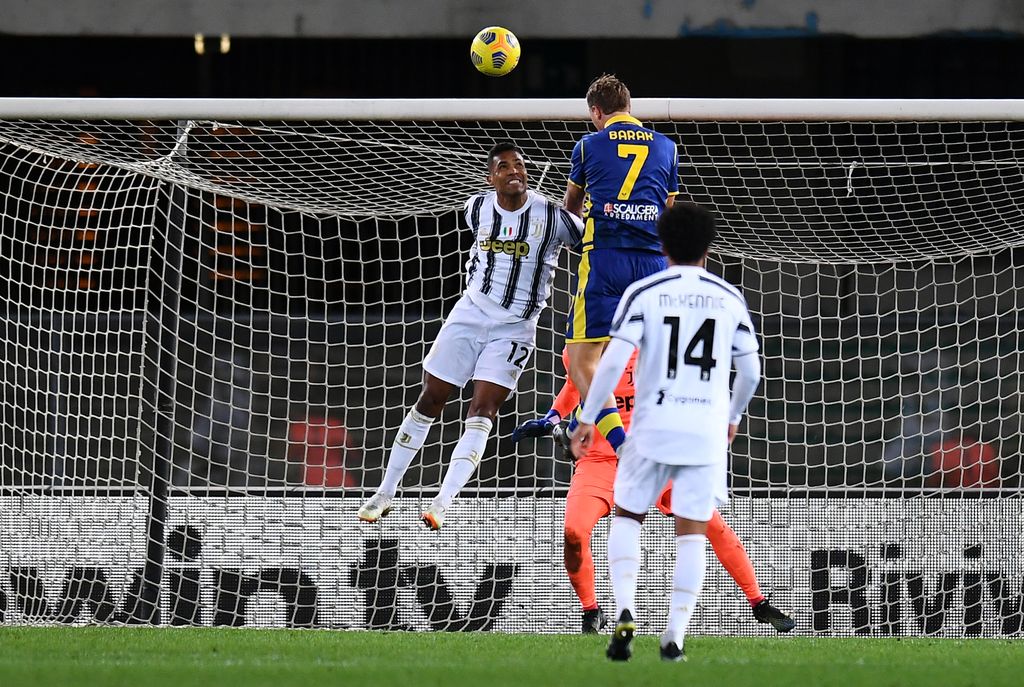 VERONA, ITALY - FEBRUARY 27: Antonin Barak of Hellas Verona scores their side's first goal during the Serie A match between Hellas Verona FC and Juventus at Stadio Marcantonio Bentegodi on February 27, 2021 in Verona, Italy. Sporting stadiums around Italy remain under strict restrictions due to the Coronavirus Pandemic as Government social distancing laws prohibit fans inside venues resulting in games being played behind closed doors. (Photo by Alessandro Sabattini/Getty Images)