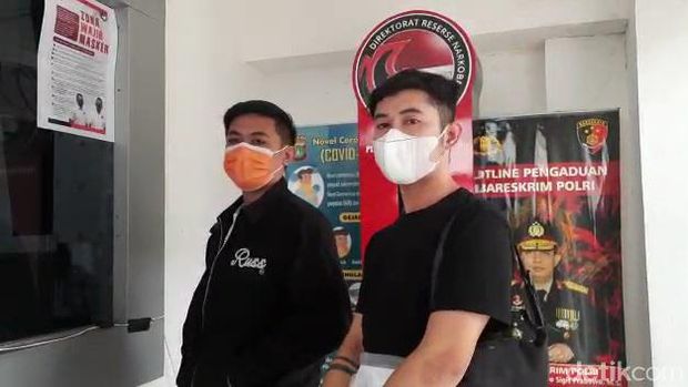 Kakak dan asisten pribadi menjenguk Millen Cyrus
