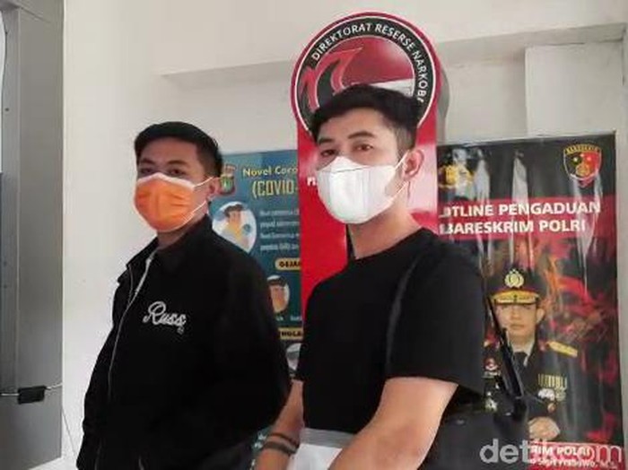 Kakak dan asisten pribadi menjenguk Millen Cyrus